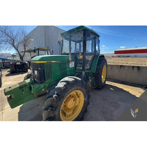 John Deere 6210